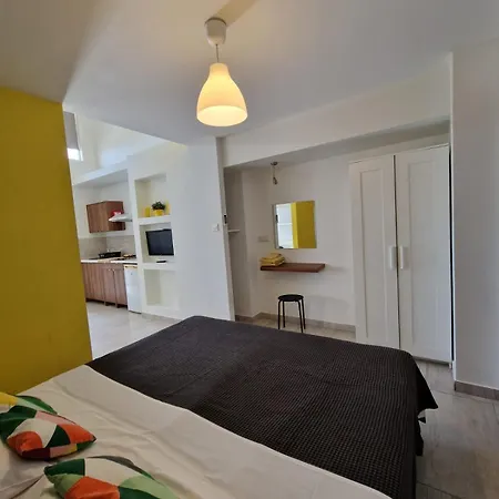 Rainbow Apartment *